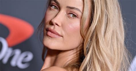 DWTS Alum Peta Murgatroyd Poses Nude For Maternity。